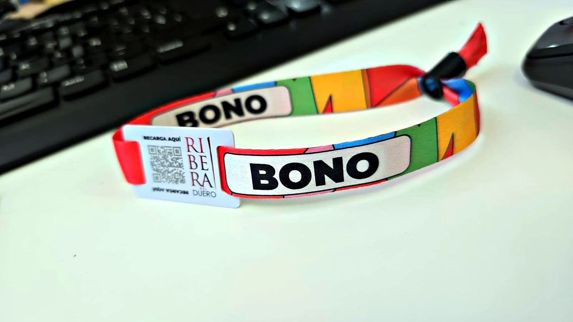 Pulsera de tela con tarjeta QR